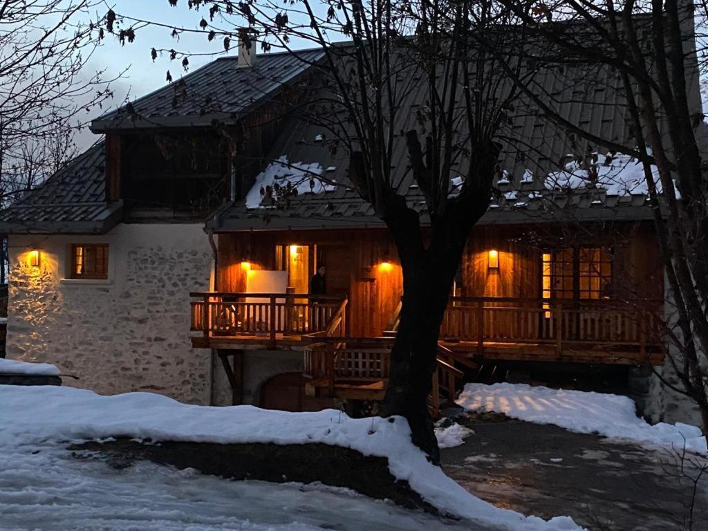 Superbe Ferme Renovee En Chalet De Luxe En Pleine Nature Barcelonnette Exterior photo